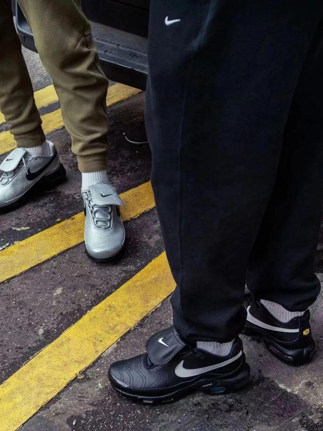 潜力股”SNEAKERS值得关注！！！必一运动登陆入口极致黑才够帅！这4双“(图20)